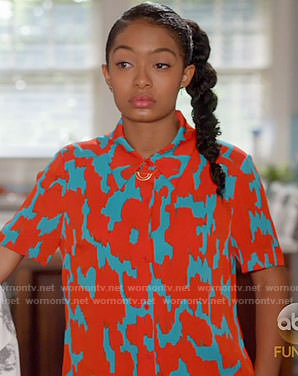 Zoey’s orange and blue printed short sleeve shirt on Black-ish