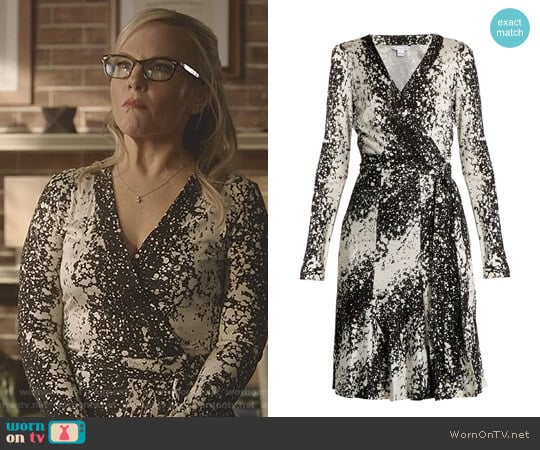 Diane von Furstenberg Lilyann dress worn by Linda Martin (Rachael Harris) on Lucifer