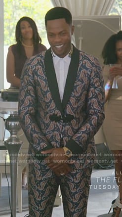 Jeff’s navy seahorse suit on Dynasty
