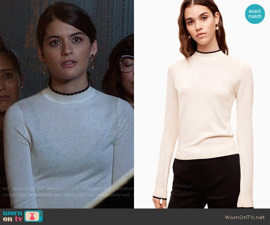 Sunday Best Cher Sweater in Avorio/Black worn by Sabrina Pemberton (Sofia Black D'Elia) on The Mick