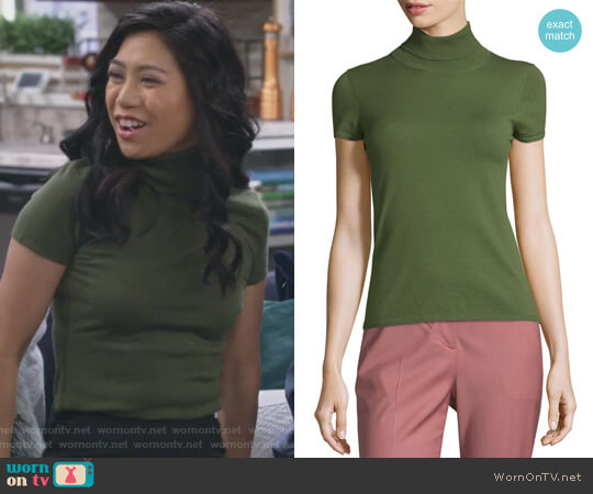 Theory Agy C Evian Short-Sleeve Sweater worn by Eve Roberts (Liza Lapira) on 9JKL