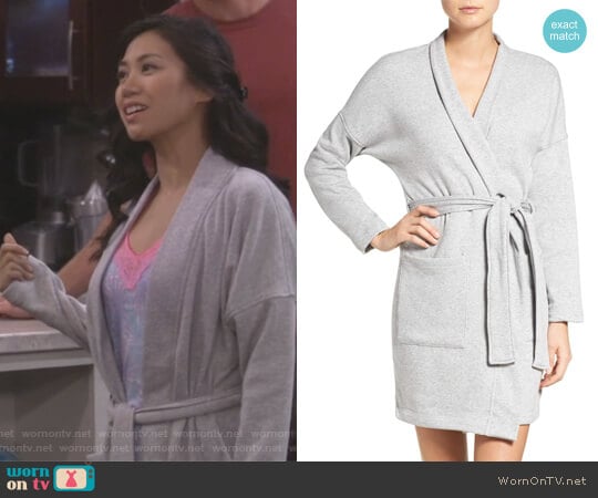 Ugg Braelyn Robe worn by Eve Roberts (Liza Lapira) on 9JKL