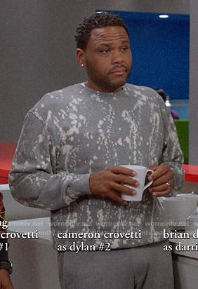 Andre’s grey splatter print sweater on Black-ish