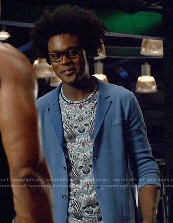 Curtis’s printed t-shirt and blue knit jacket on Arrow