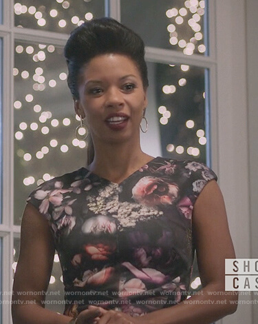 Catherine’s floral print sheath dress on Marvel’s Runaways