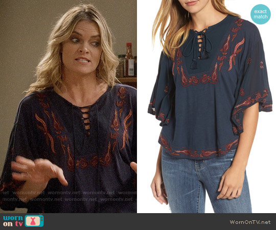 Lucky Brand Embroidered Lace Up Peasant Top worn by Natasha (Missi Pyle) on Mom