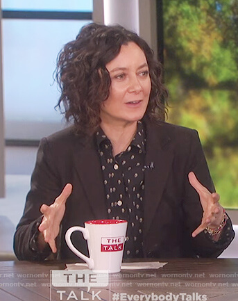 Sara’s black skull print top on The Talk