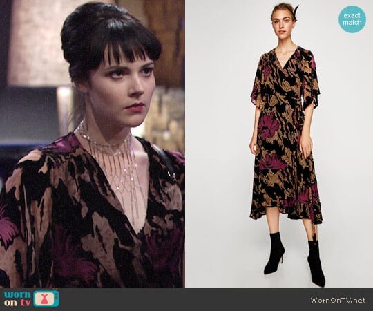 Zara Devore Velvet Midi Dress worn by Tessa Porter (Cait Fairbanks) on The Young and the Restless