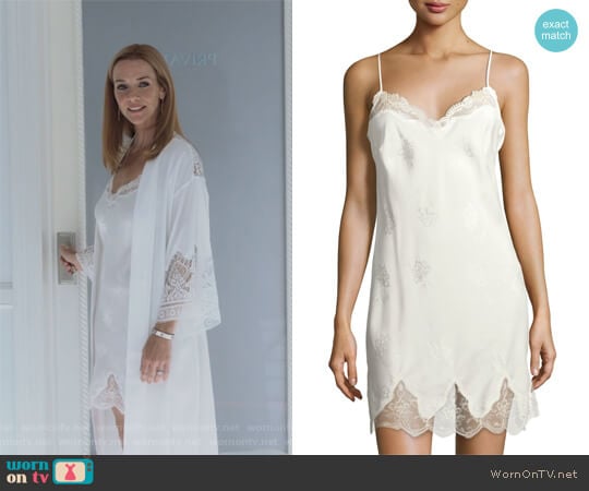Lise Charmel Orchid Paradis Silk Chemise worn by Leslie Dean (Annie Wersching) on Marvels Runaways