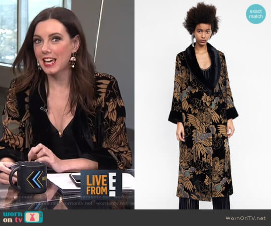 Zara Devore Velvet Kimono worn by Melanie Bromley on E! News