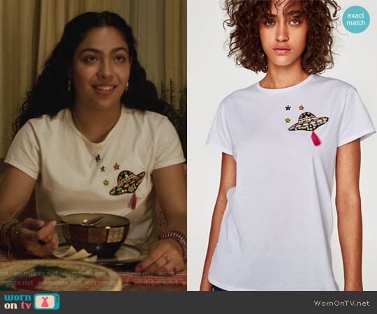 Zara UFO Patch T-Shirt worn by Molly Hernandez (Allegra Acosta) on Marvels Runaways