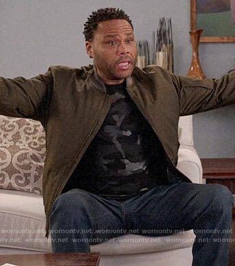 Andre’s black camo t-shirt and green bomber jacket on Black-ish