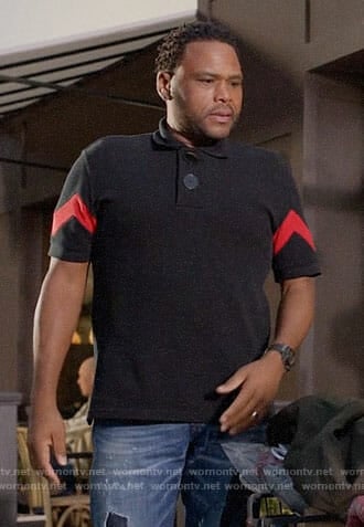 Andre’s black polo shirt with red striped sleeves on Black-ish