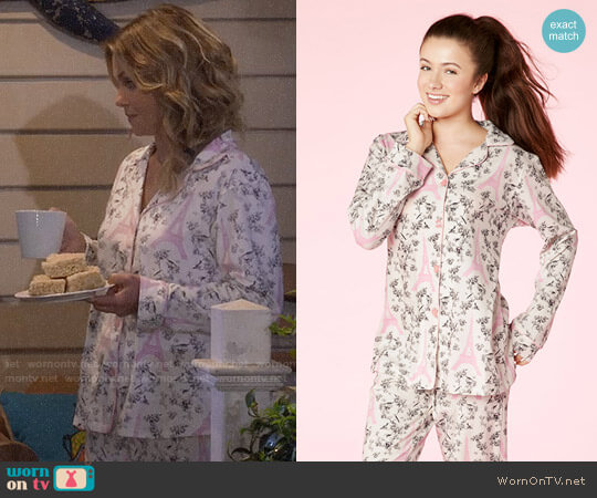 BedHead Pink Eiffel Toile PJ Set worn by DJ Tanner-Fuller (Candace Cameron Bure) on Fuller House