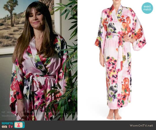 Natori Waterspring Floral Charmeuse Robe worn by  Gloria Pritchett (Sofia Vergara) on Modern Family
