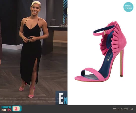 serap su Chloe Sandal worn by Sibley Scoles on E! News
