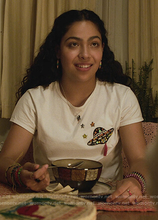 Molly’s white ufo tassel t-shirt on Marvel’s Runaways