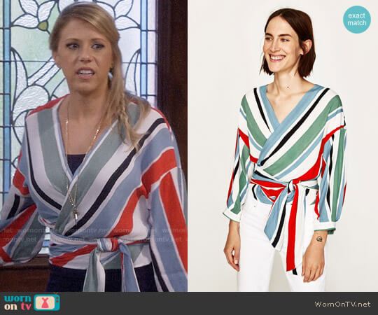 Zara Crossover Striped Top worn by Stephanie Tanner (Jodie Sweetin) on Fuller House