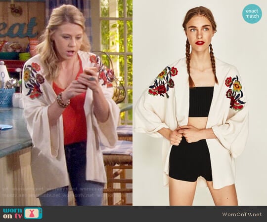 Zara Embroidered Floral Kimono worn by Stephanie Tanner (Jodie Sweetin) on Fuller House