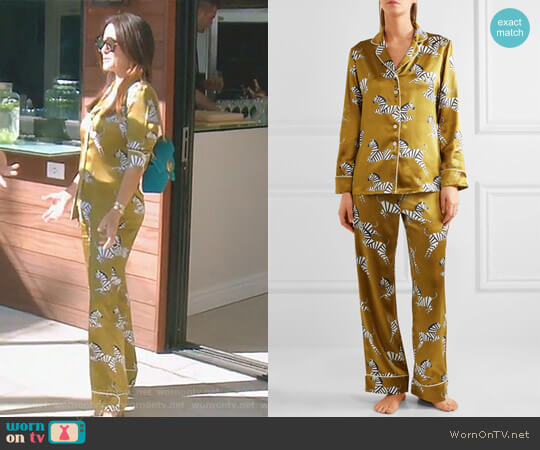 Olivia Von Halle Lila Mona Printed Pajama Set worn by Kyle Richards on The Real Housewives of Beverly Hills