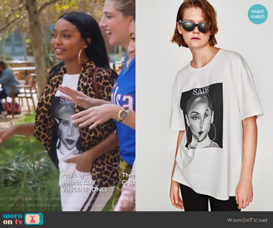 Zara Sade Print T-Shirt worn by Zoey Johnson (Yara Shahidi) on Grown-ish