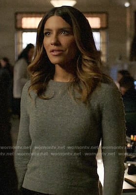 Dinah’s grey ring sleeve sweater on Arrow