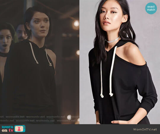 Forever 21 One-Shoulder Heathered Hoodie worn by Sage (Hayley Lovitt) on The Gifted