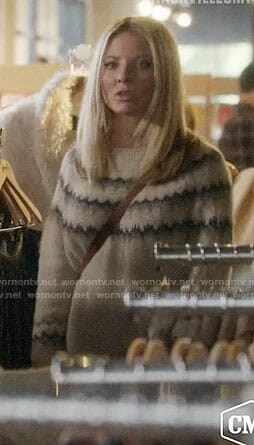 Jessie’s beige chevron sweater on Nashville