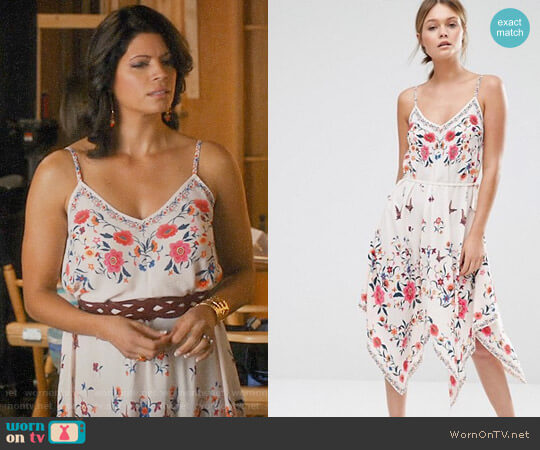 Oasis Printed Hanky Hem Dress worn by Xiomara Villanueva (Andrea Navedo) on Jane the Virgin