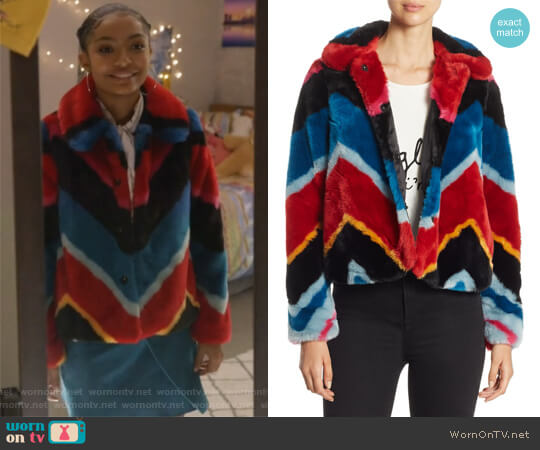 Alice + Olivia Jerrie Faux Fur Coat worn by Zoey Johnson (Yara Shahidi) on Grown-ish