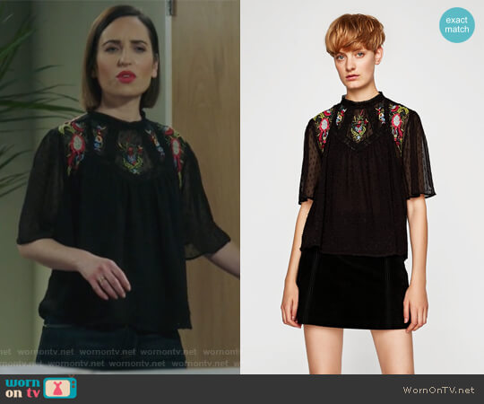 Zara Embroidered Plumetis Blouse worn by Jennifer Short (Zoe Lister-Jones) on Life in Pieces