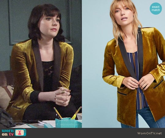 Cartonnier Velvet Tuxedo Blazer worn by Tessa Porter (Cait Fairbanks) on The Young and the Restless