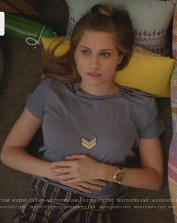 Nomi’s distressed tee and gold arrow necklace on Grown-ish