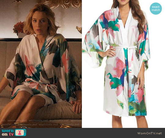Natori Water Lily Print Satin Wrap Robe worn by Petra Solano (Yael Grobglas) on Jane the Virgin