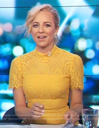 Carrie’s yellow lace dress on The Project