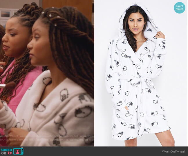 Forever 21 Plush Sheep Graphic Robe worn by Skylar Forster (Halle Bailey) on Grown-ish