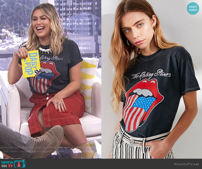 Urban Outfitters The Rolling Stones American Flag Lips Tee worn by Carissa Loethen Culiner on E! News