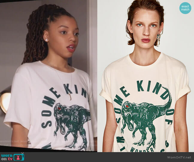 Printed T-shirt with Front Appliques worn by Jazlyn Forster (Chloe Bailey) on Grown-ish