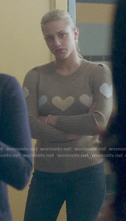 Betty’s beige sweater with pastel hearts on Riverdale