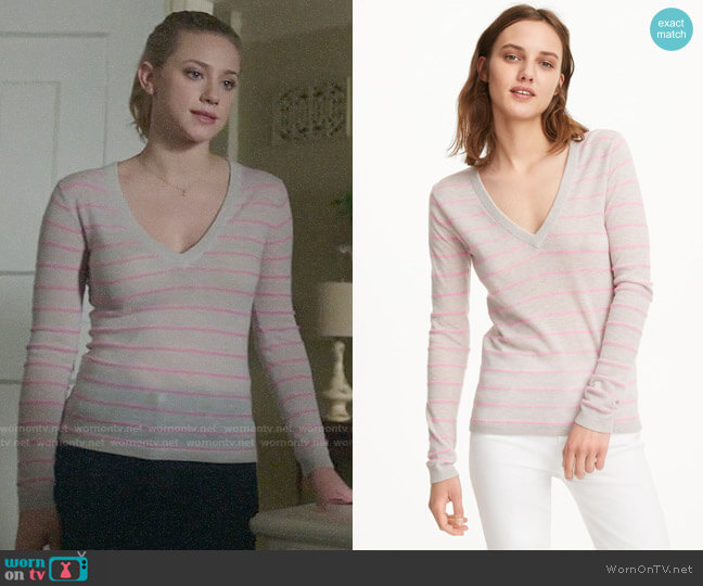 Club Monaco Kenzee Cashmere Sweater worn by Betty Cooper (Lili Reinhart) on Riverdale