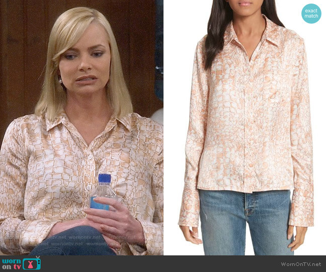 Equipment Huntley Shirt worn by Jill Kendall (Jaime Pressly) on Mom