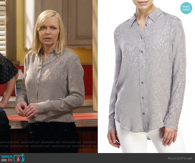 Equipment Reese Leopard Silk Shirt in Frost Grey worn by Jill Kendall (Jaime Pressly) on Mom