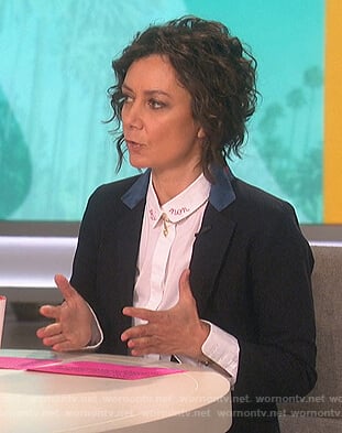 Sara’s white star embroidered collared shirt on The Talk