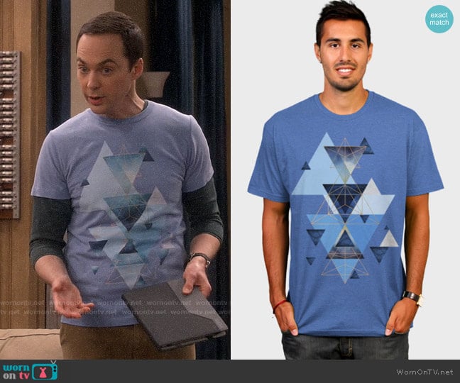 jaggedhues Geometric Triangles in Blue and Rose Gold T-shirt worn by Sheldon Cooper (Jim Parsons) on The Big Bang Theory