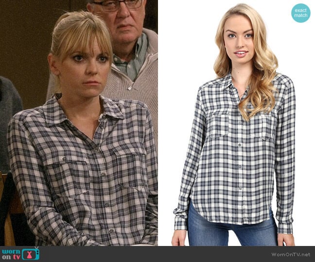 Paige Mya Shirt in Trooper / Midnight Navy worn by Christy Plunkett (Anna Faris) on Mom