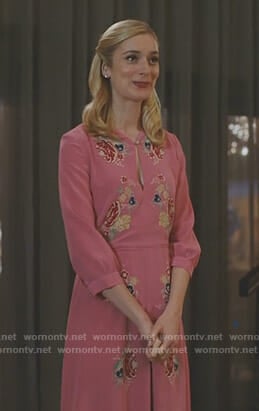 Serena’s pink floral keyhole dress on UnReal