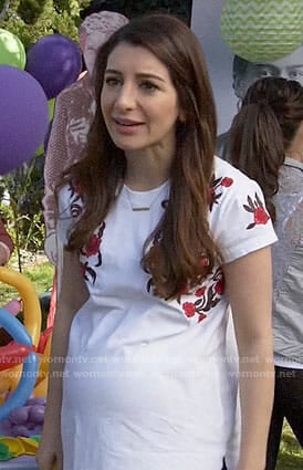 Aly’s floral embroidered maternity top on New Girl