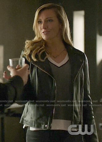 Laurel’s grey v-neck sweater with white trim on Arrow