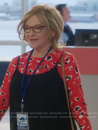 Joan’s red floral print long sleeve t-shirt on Life in Pieces