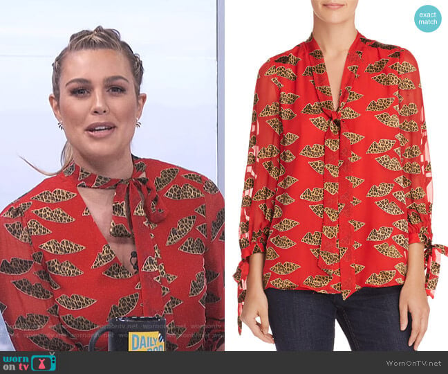 Alice + Olivia x Donald Robertson Sheila Lips Burnout Tie-Neck Top worn by Carissa Loethen Culiner on E! News